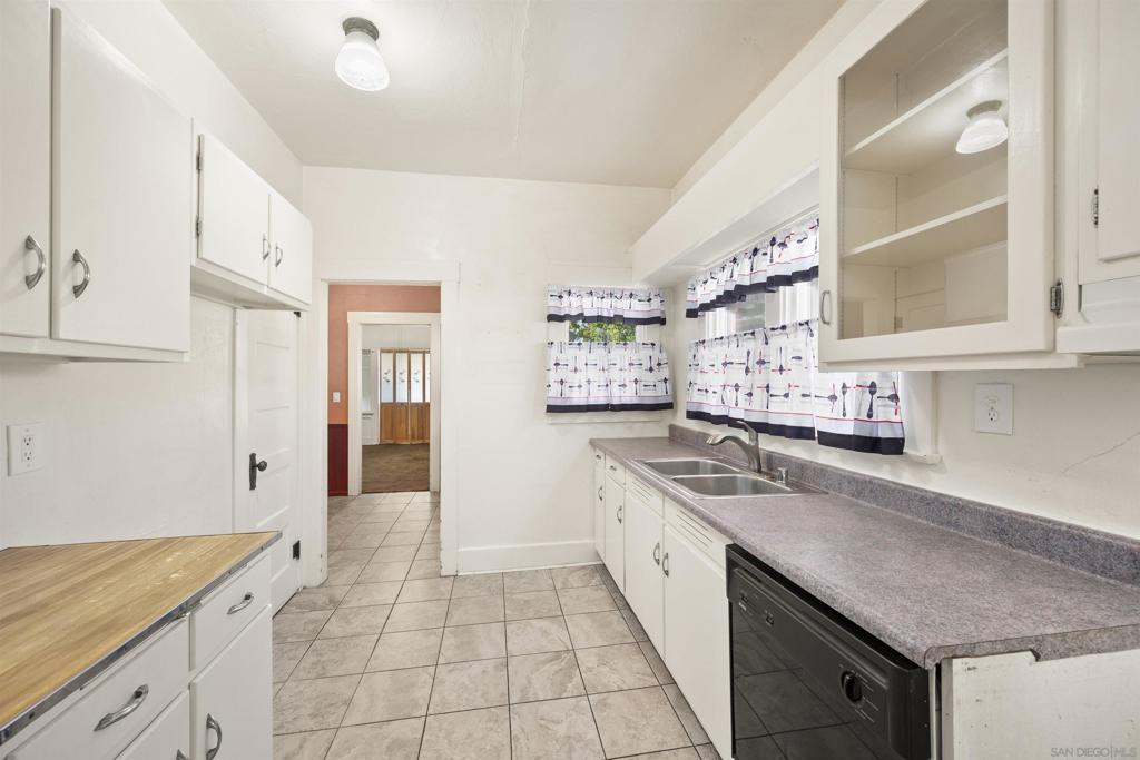 Residential for sale at 3677 Highland, San Diego CA featuring 3 beds and 1 bath