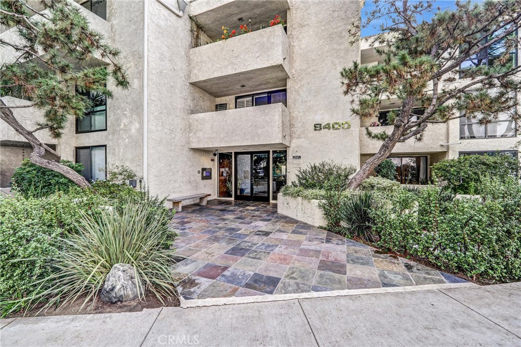 Residential for sale at 8400 De Longpre 212, West Hollywood CA featuring 2 beds and 2 baths