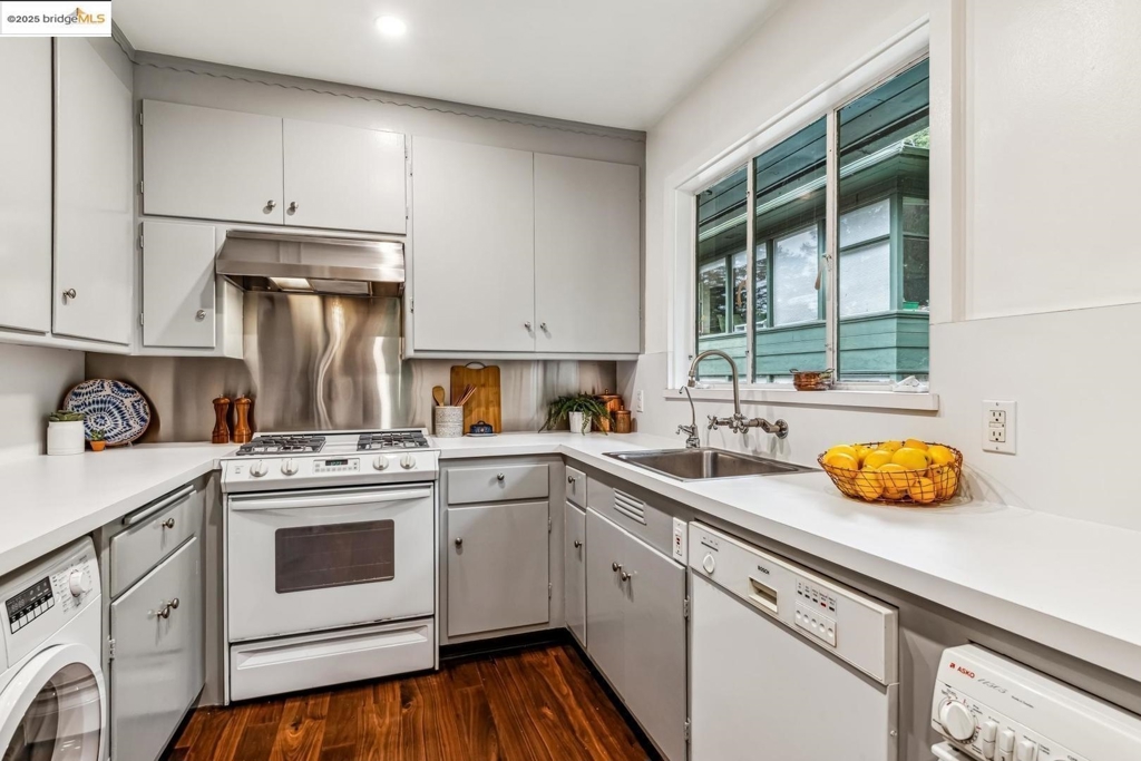 Residential for sale at 2704 Le Conte AVE 4, Berkeley CA featuring 1 bed and 1 bath