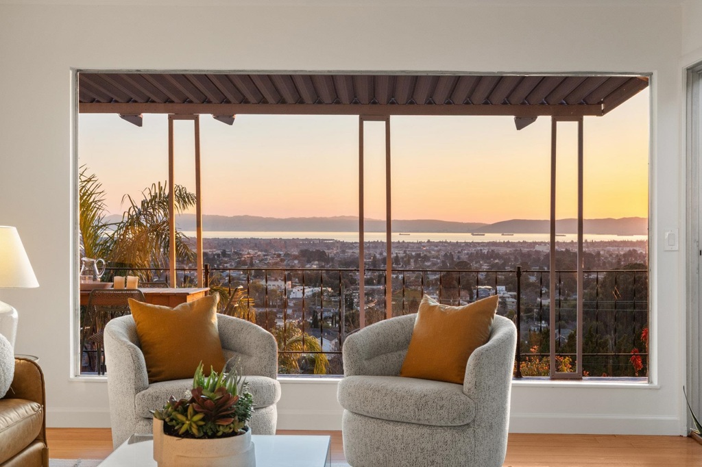 Residential for sale at 3363 Kiwanis St, Oakland CA featuring 2 beds and 1 bath