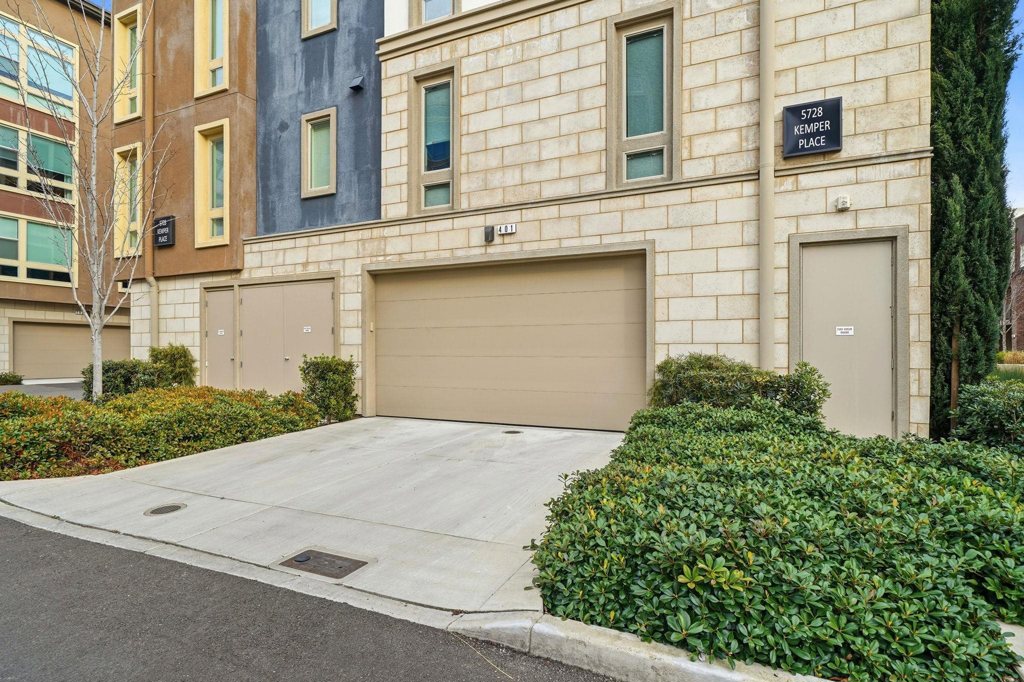 Residential for sale at 5728 5728 Kemper Place 401, Dublin CA featuring 3 beds and 2 baths