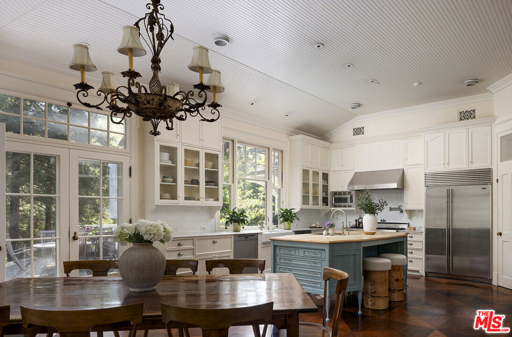 Residential for sale at 2041 Mandeville Canyon Road, Los Angeles CA featuring 6 beds and 7 baths