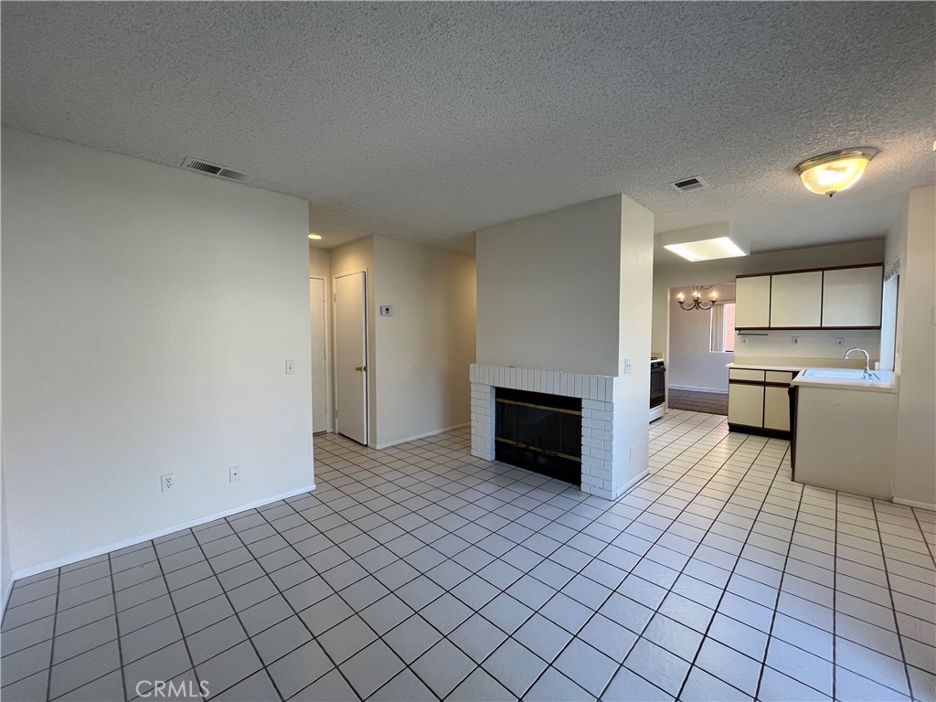 Residential Lease for rent at 2362 Oak Haven, Simi Valley CA featuring 4 beds and 3 baths
