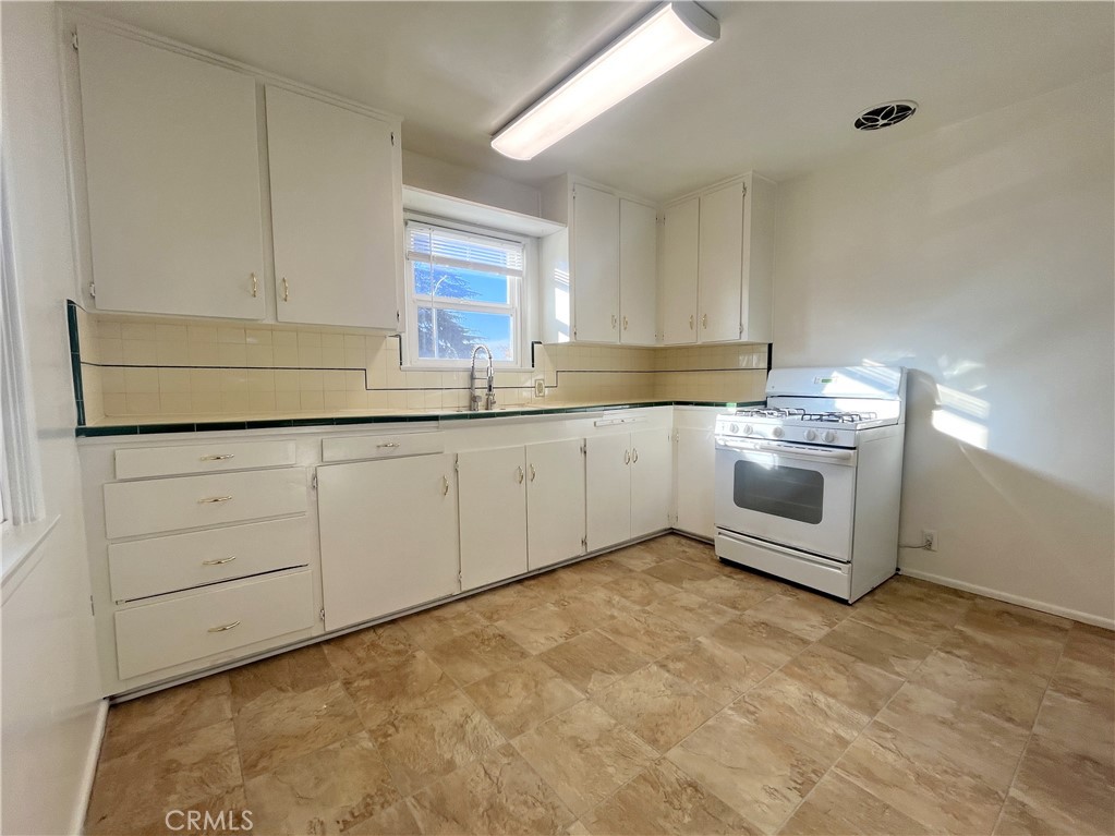 Residential Lease for rent at 911 Park Avenue, Calimesa CA featuring 2 beds and 1 bath