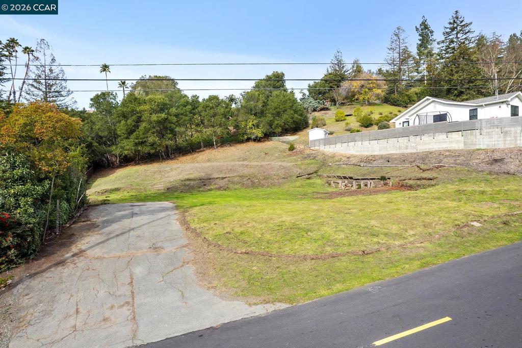 Residential for sale at 1183 Glen Rd, Lafayette CA featuring 5 beds and 4 baths