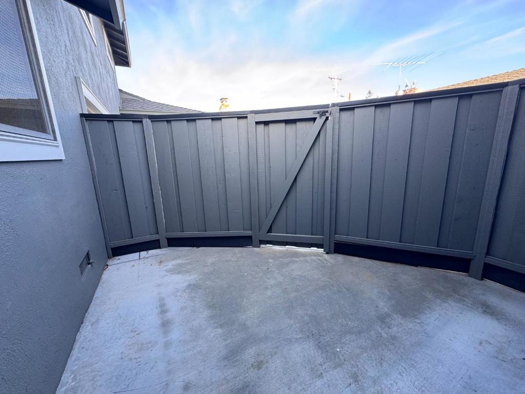 Residential Lease for rent at , Redwood City CA featuring 2 beds and 1 bath