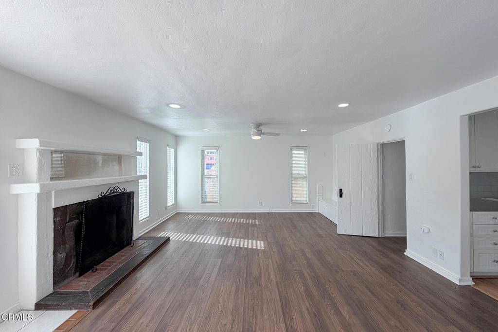 Residential Lease for rent at 117 Van Nuys Avenue, Oxnard CA featuring 3 beds and 2 baths