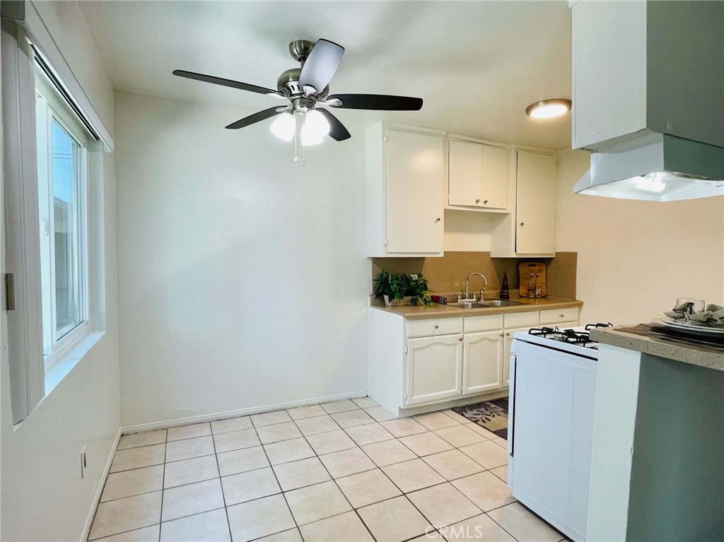 Residential Lease for rent at 12437 Harris A, Lynwood CA featuring 2 beds and 1 bath