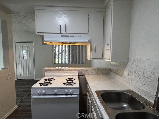 Residential Lease for rent at 12437 Harris 3, Lynwood CA featuring 3 beds and 2 baths