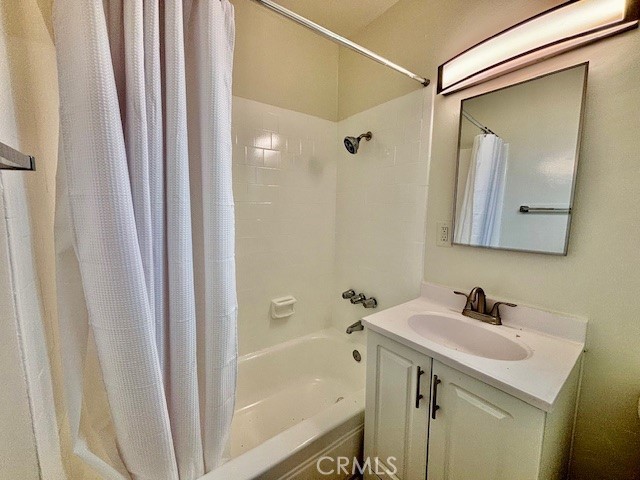 Residential Lease for rent at 12425 Harris, Lynwood CA featuring 2 beds and 1 bath