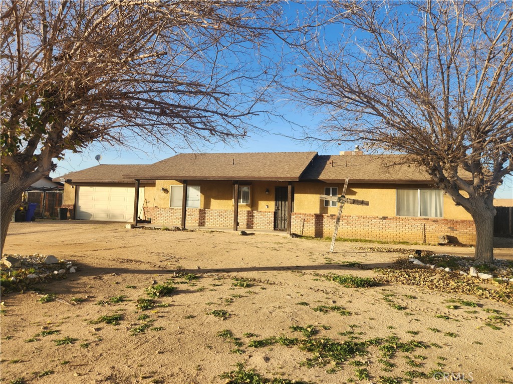 Residential for sale at 21360 Klamath, Apple Valley CA featuring 3 beds and 2 baths