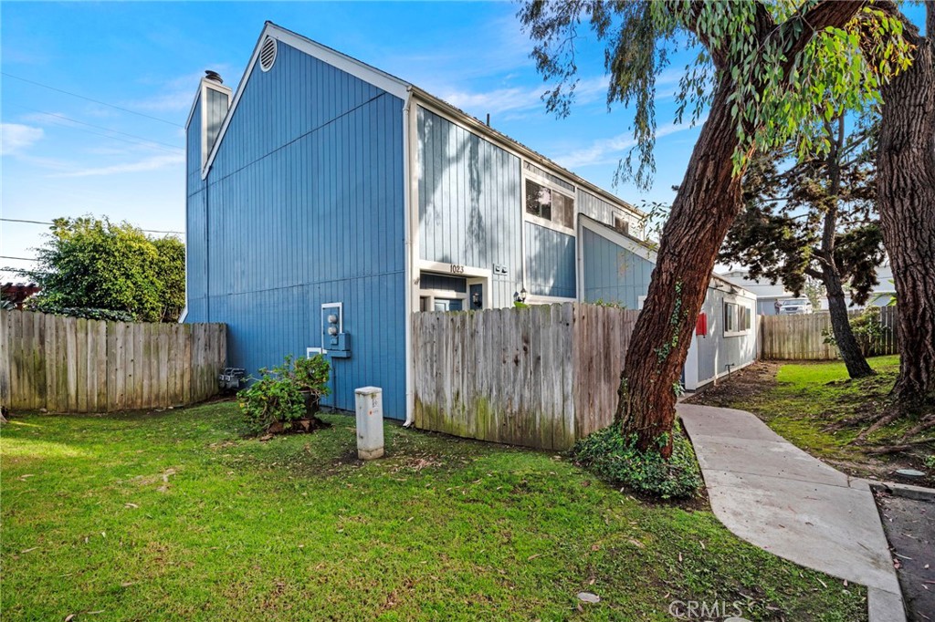 Residential for sale at 1025 Sea Breeze 11, Costa Mesa CA featuring 2 beds and 3 baths