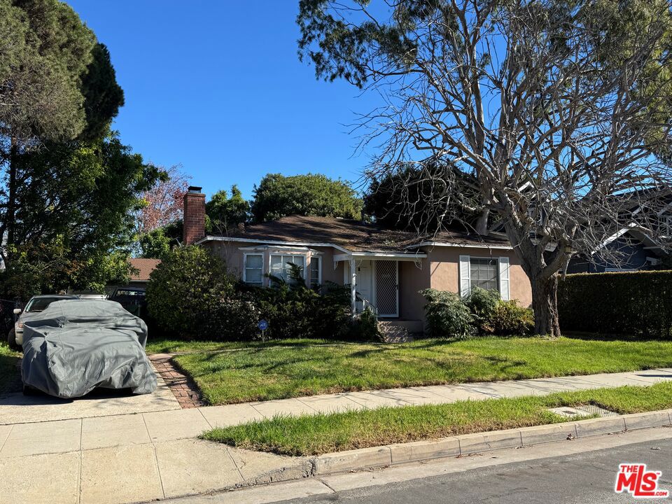 Residential for sale at 2521 33rd Street, Santa Monica CA featuring 2 beds and 1 bath