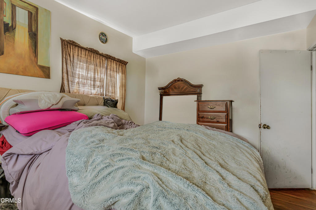 Residential for sale at 462 N M Street, Oxnard CA featuring 3 beds and 1 bath