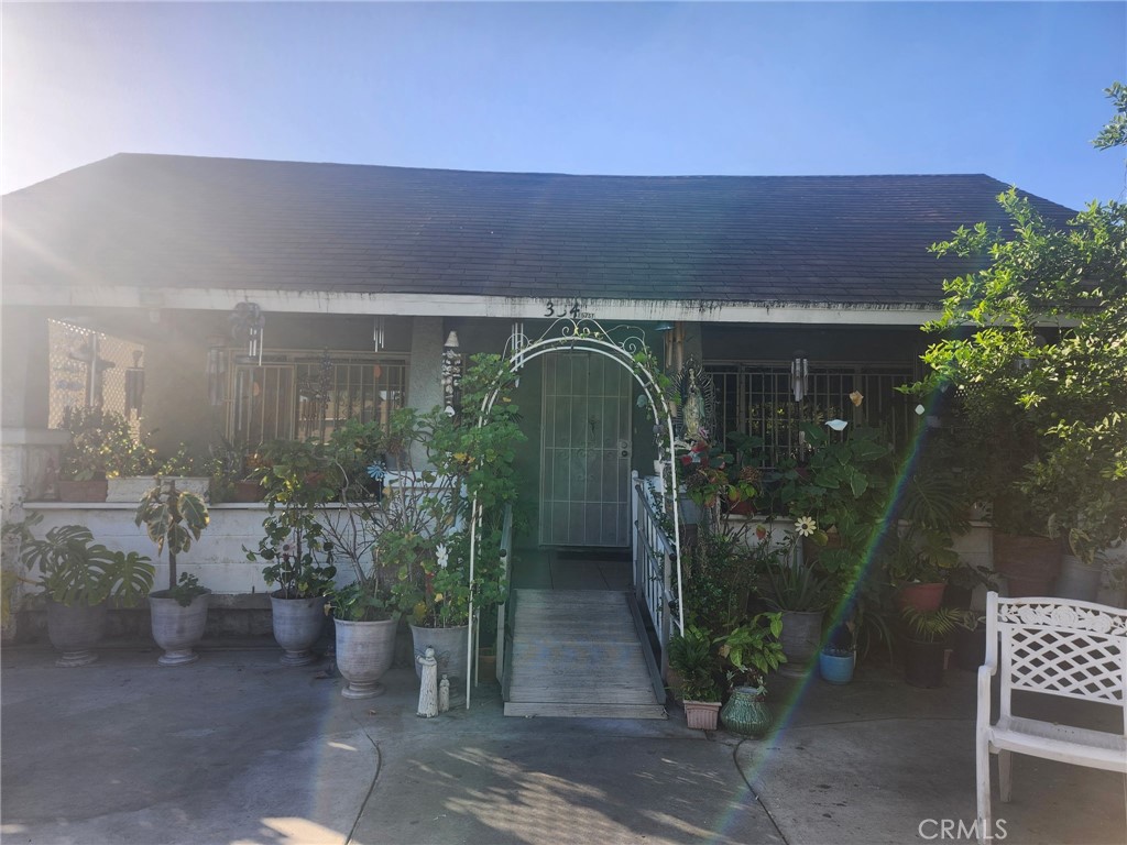 Residential for sale at 334 E 57th, Los Angeles CA featuring 3 beds and 1 bath
