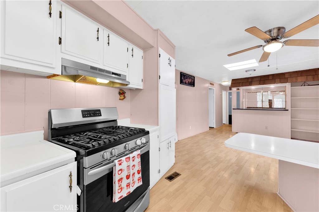 Manufactured In Park for sale at 1550 SAN VICENTE, Hemet CA featuring 2 beds and 2 baths