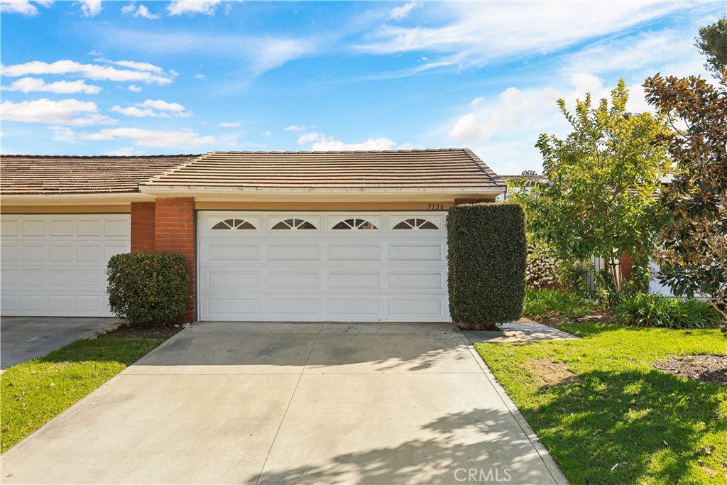 Residential Lease for rent at 5136 Thorn Tree Lane, Irvine CA featuring 2 beds and 2 baths