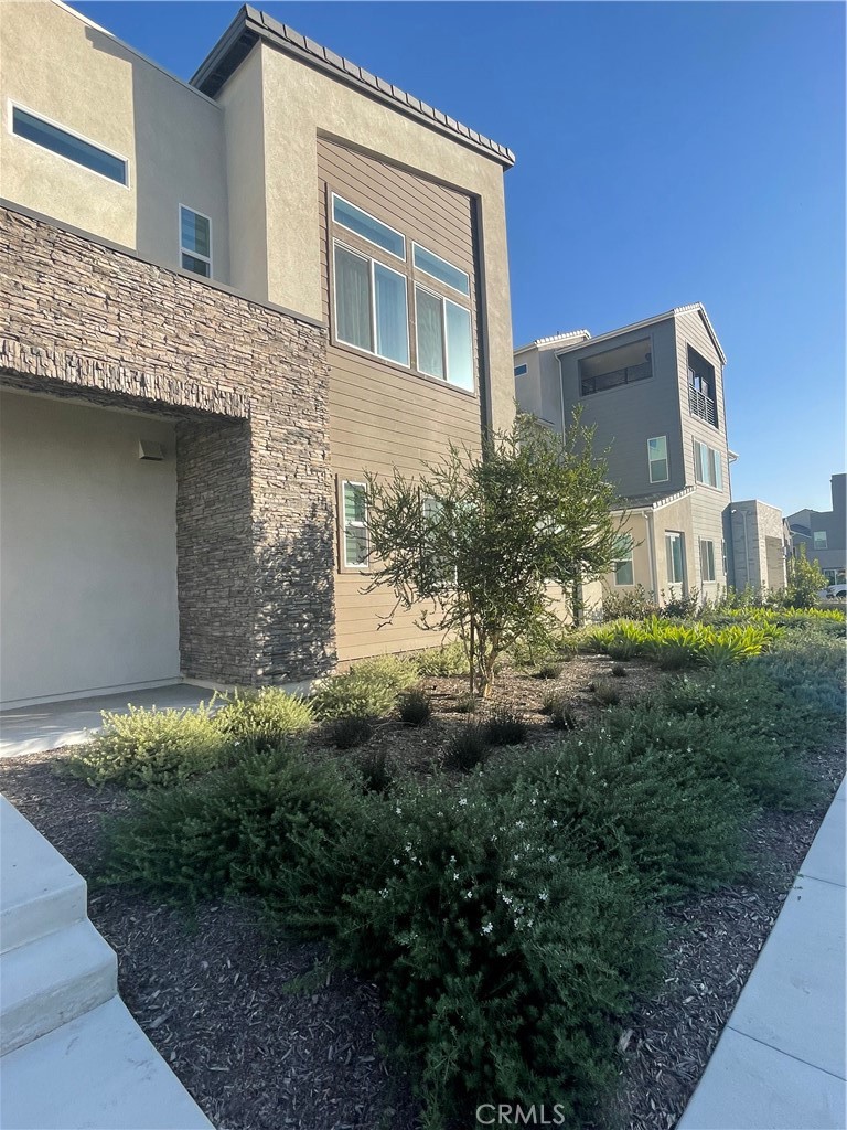 Residential Lease for rent at 117 Proctor, Irvine CA featuring 3 beds and 2 baths