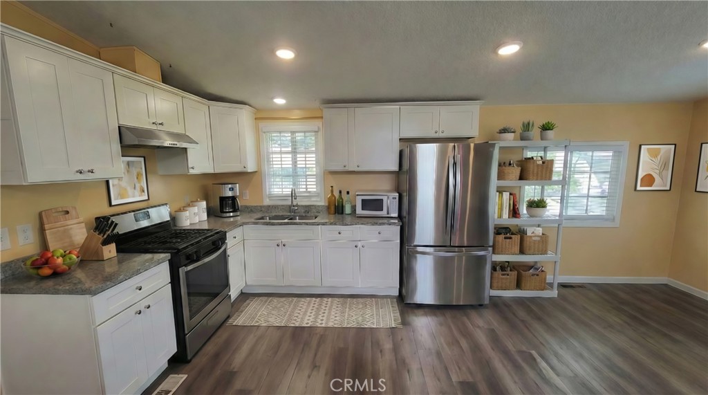 Manufactured In Park for sale at 8681 Katella 914, Stanton CA featuring 3 beds and 2 baths