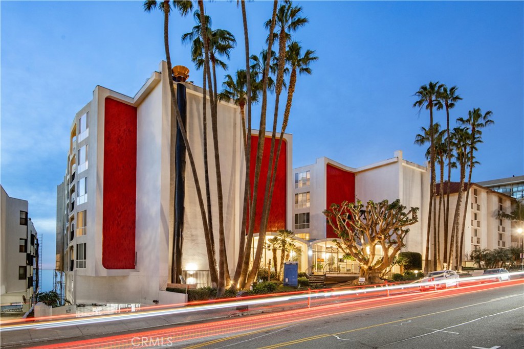 Residential for sale at 565 Esplanade 202, Redondo Beach CA featuring 1 bed and 1 bath