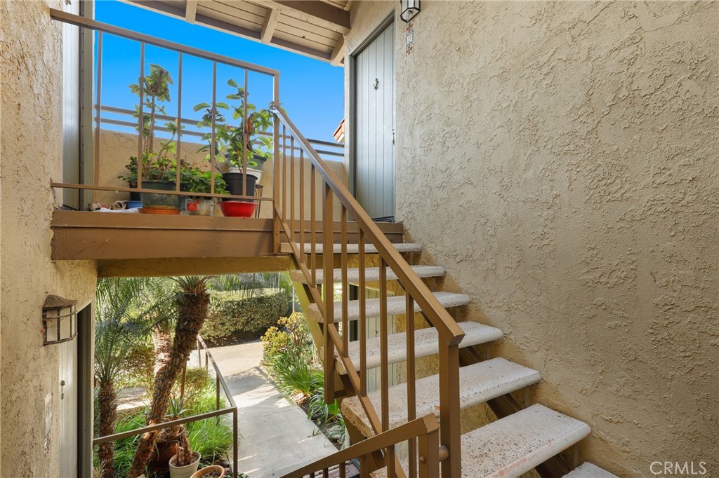 Residential for sale at 1345 Cabrillo Park Drive Q02, Santa Ana CA featuring 1 bed and 1 bath
