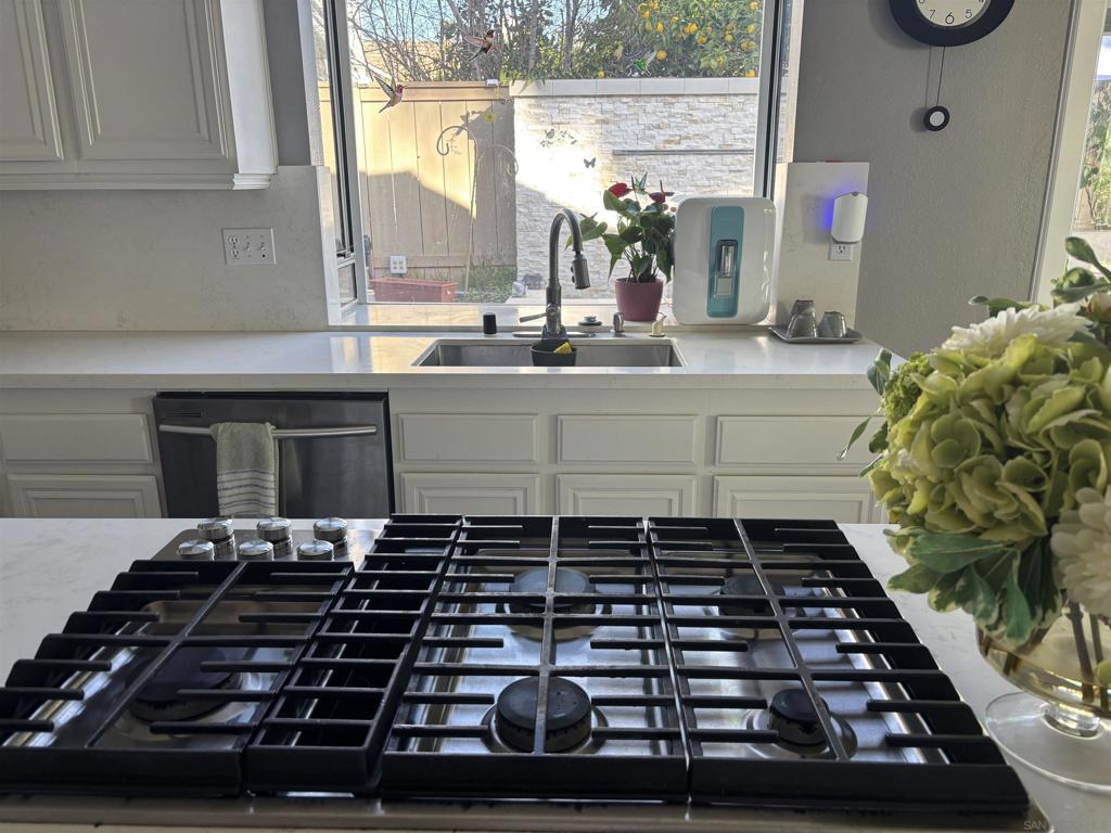 Residential Lease for rent at 4783 Marblehead Bay Drive, Oceanside CA featuring 3 beds and 3 baths