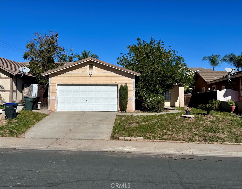 Residential for sale at 1621 Park Way, Lake Elsinore CA featuring 4 beds and 2 baths