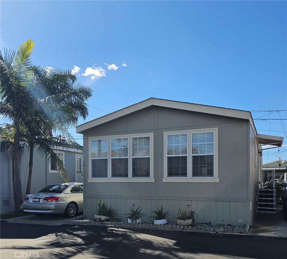 Manufactured In Park for sale at 1684 Whittier Avenue 20, Costa Mesa CA featuring 2 beds and 2 baths