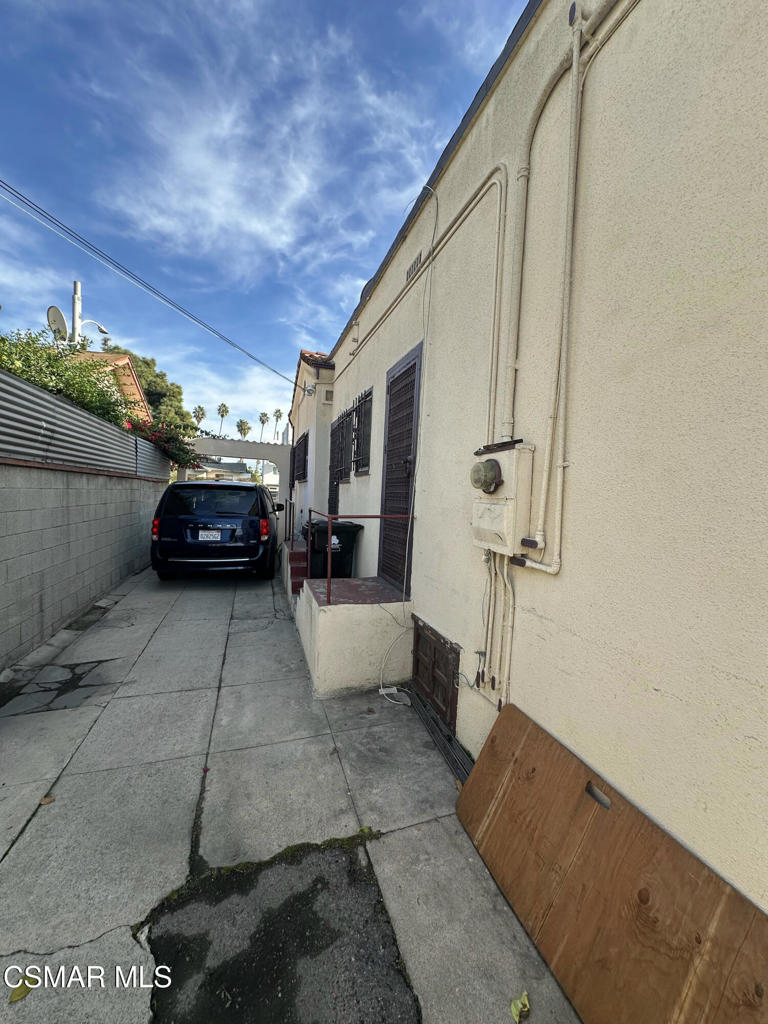 Residential for sale at 1425 S Redondo Boulevard, Los Angeles CA featuring 2 beds and 1 bath