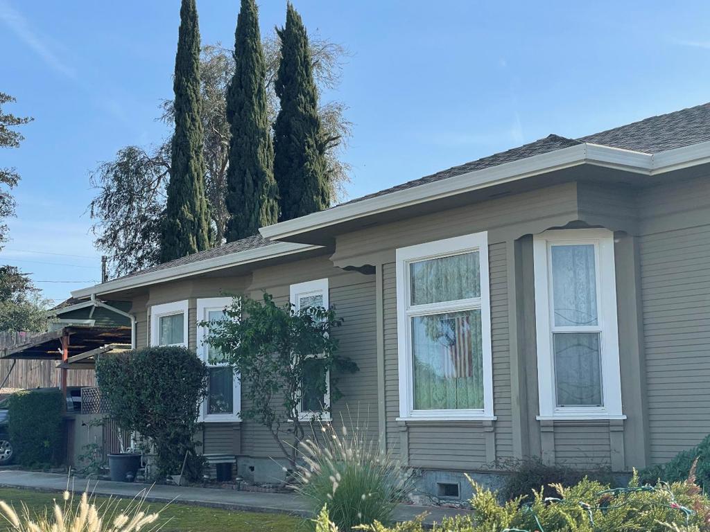 Residential for sale at 1471 Hillcrest Road, Hollister CA featuring 5 beds and 2 baths