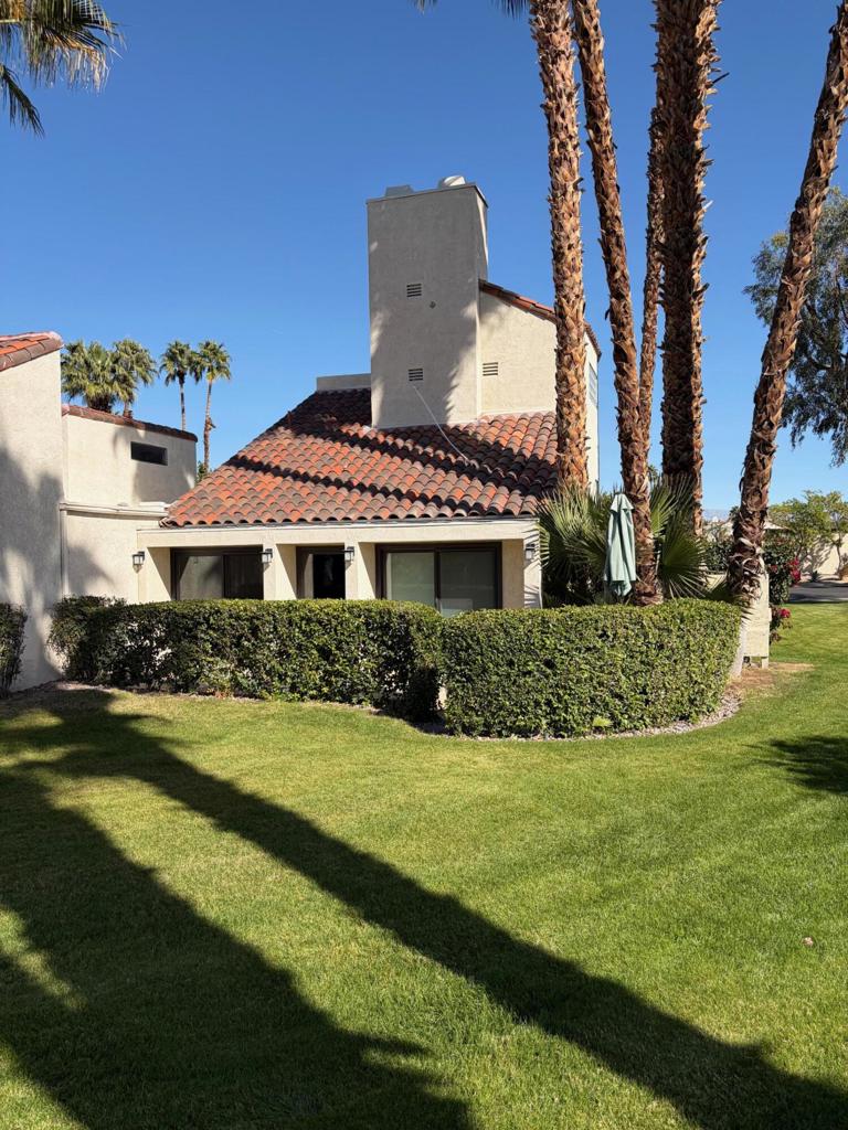 Residential Lease for rent at 462 Sunningdale Drive, Rancho Mirage CA featuring 2 beds and 2 baths