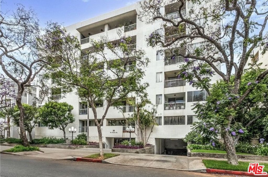 Residential for sale at 321 N Oakhurst Drive 306, Beverly Hills CA featuring 1 bed and 2 baths
