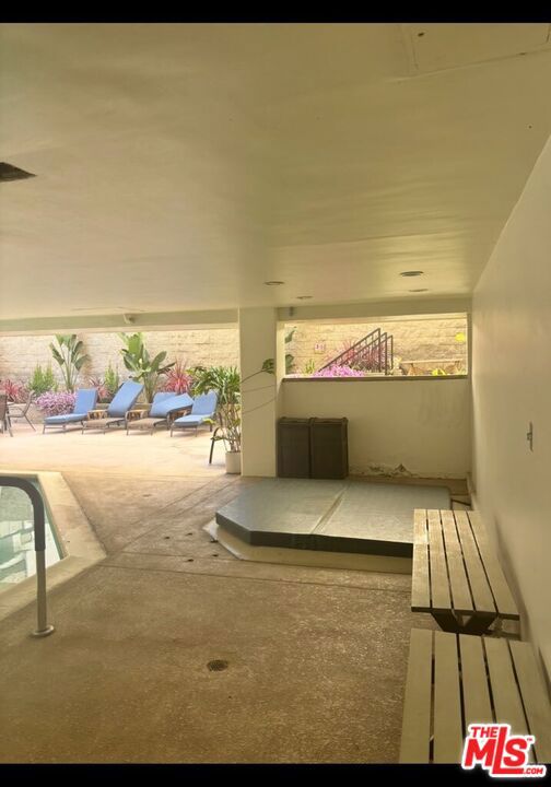 Residential Lease for rent at 321 N Oakhurst Drive 306, Beverly Hills CA featuring 1 bed and 2 baths