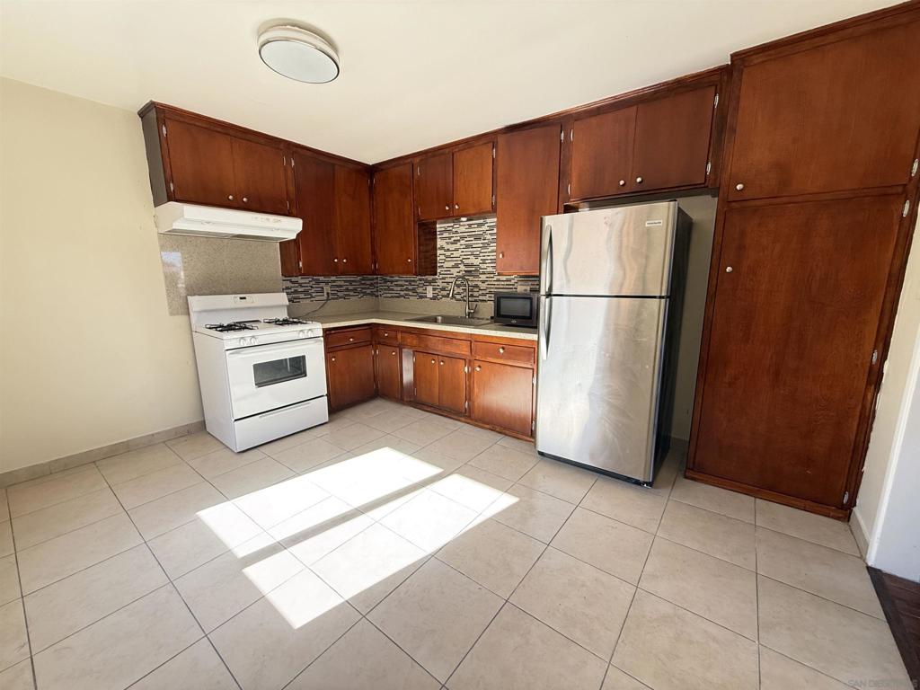 Residential Lease for rent at 4580 Huamilton st, San Diego CA featuring 2 beds and 1 bath