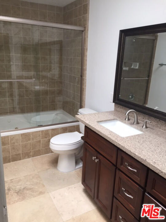 Residential Lease for rent at 1250 S CORNING Street 2, Los Angeles, Los Angeles County CA featuring 2 beds and 3 baths