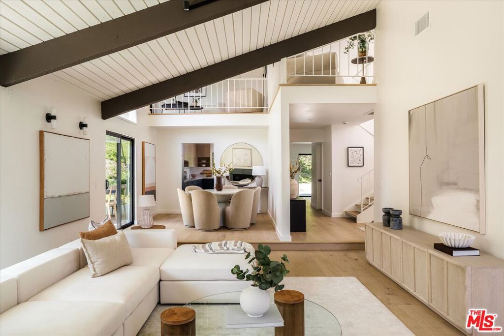 Residential Lease for rent at 2313 Banyan Drive, Los Angeles, Los Angeles County CA featuring 5 beds and 5 baths