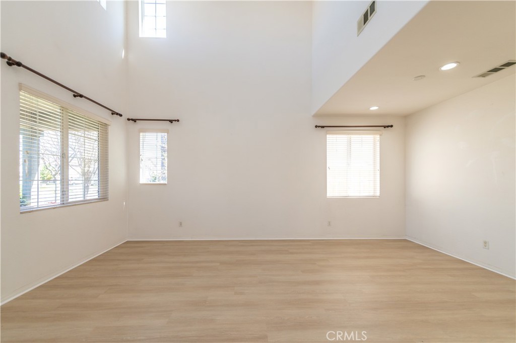 Residential Lease for rent at 13937 Avenly Glen Way, Eastvale CA featuring 5 beds and 3 baths