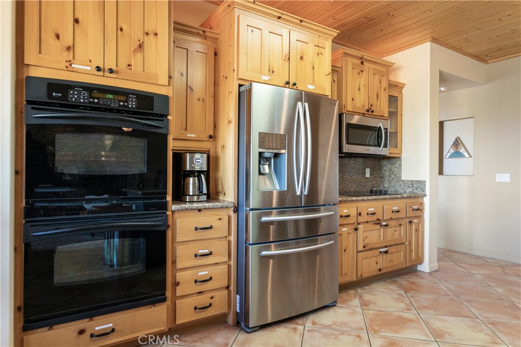 Residential Lease for rent at 7559 Rockaway, Yucca Valley CA featuring 4 beds and 3 baths