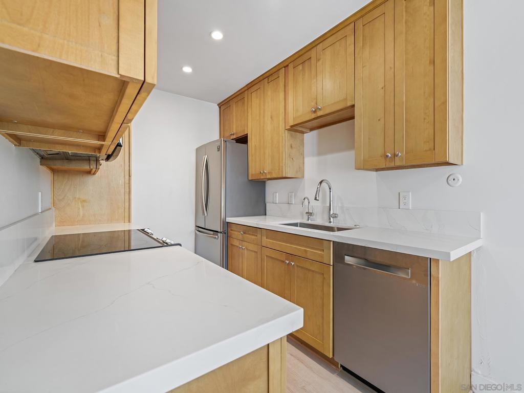 Residential Lease for rent at 3162 Via Alicante H, La Jolla, San Diego County CA featuring 1 bed and 1 bath