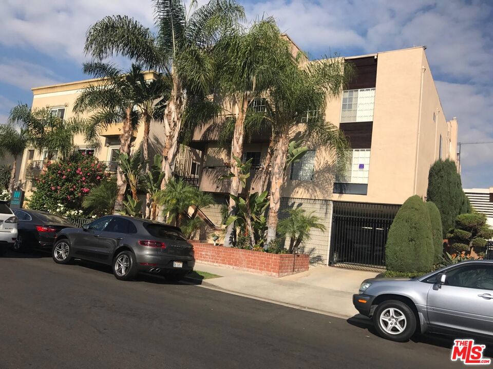 Residential Lease for rent at 1652 COLBY Avenue 103, Los Angeles, Los Angeles County CA featuring 2 beds and 2 baths