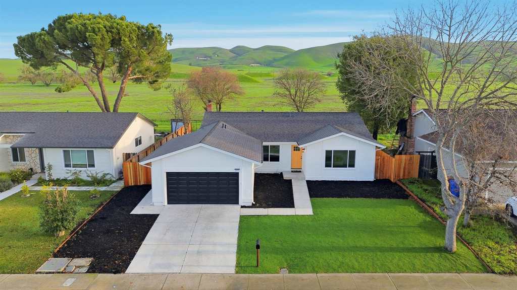 Residential for sale at 1832 1832 Elkwood Dr, Concord CA featuring 3 beds and 2 baths