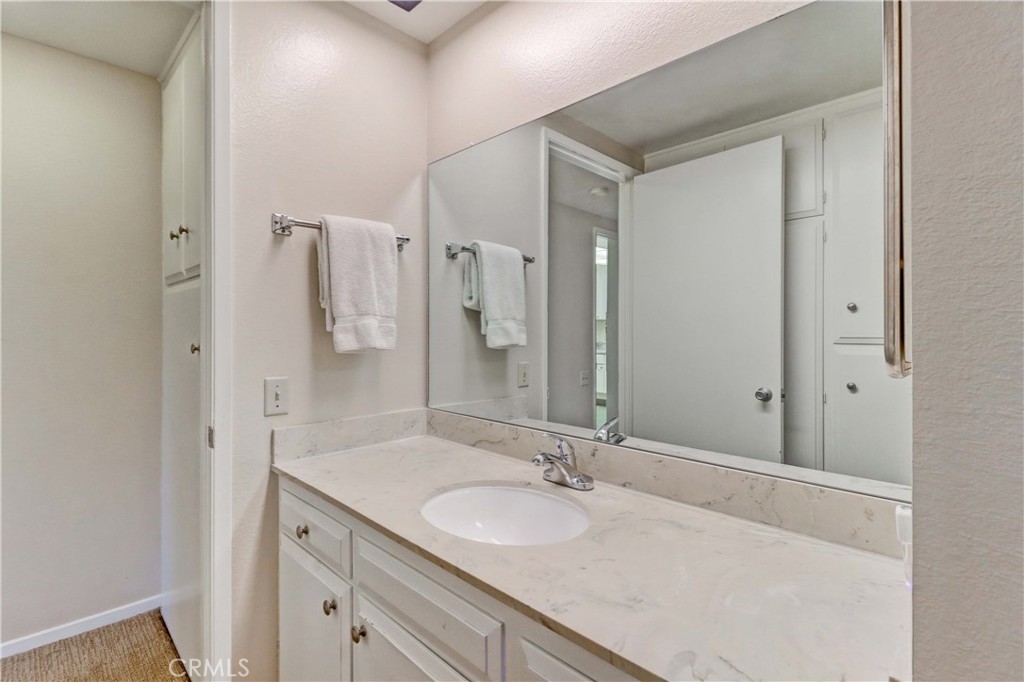 Residential Lease for rent at 835 Ronda Sevilla O, Laguna Woods CA featuring 1 bed and 1 bath