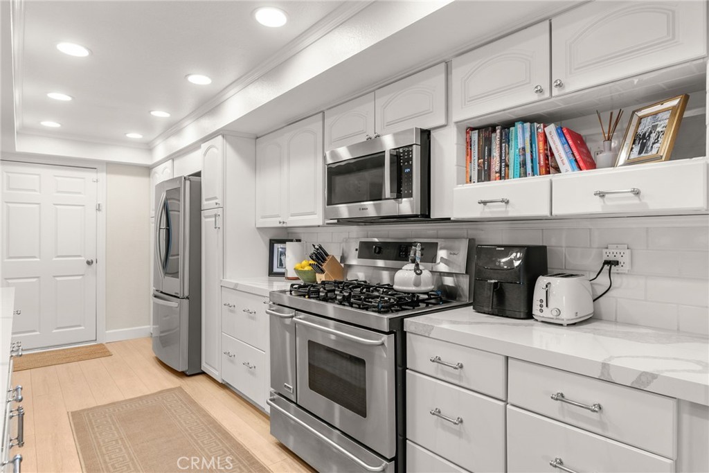 Residential Lease for rent at 372 Plaza Estival, San Clemente CA featuring 3 beds and 3 baths