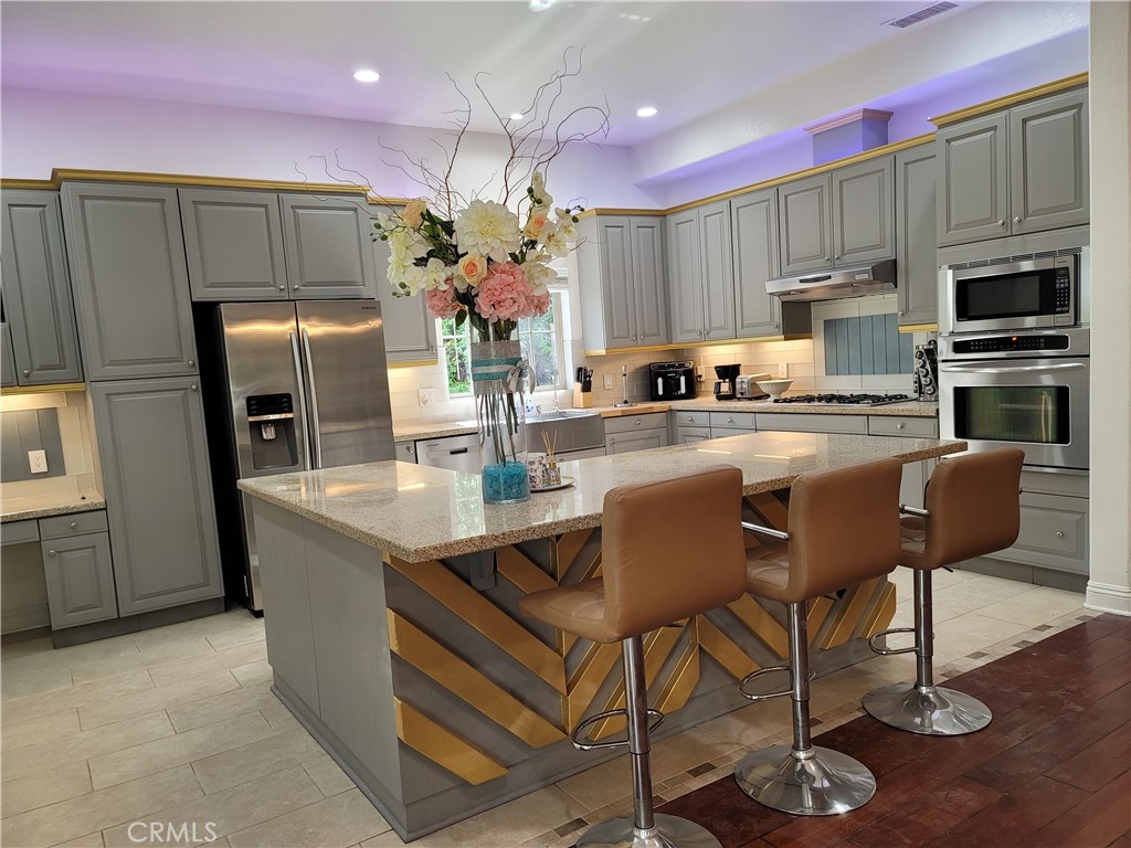 Residential Lease for rent at 412 E Santa Ana, Anaheim CA featuring 11 beds and 7 baths