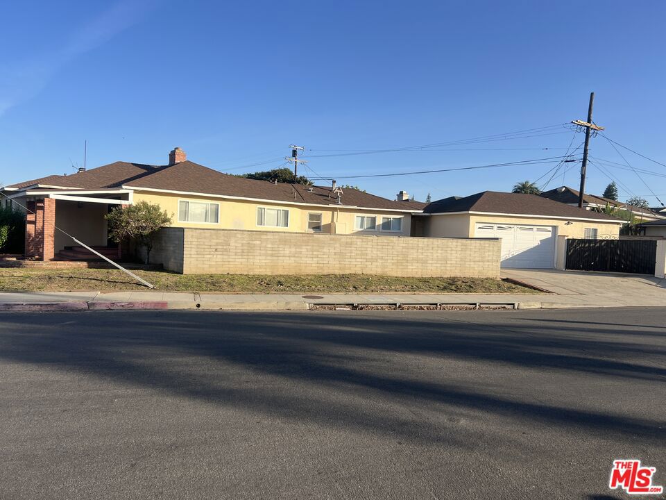 Residential Lease for rent at 8536 Mcconnell Avenue, Los Angeles, Los Angeles County CA featuring 4 beds and 3 baths