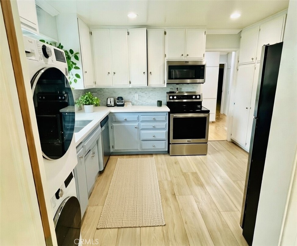 Residential for sale at 100 Hermosa ave 3A, Long Beach CA featuring 2 beds and 2 baths