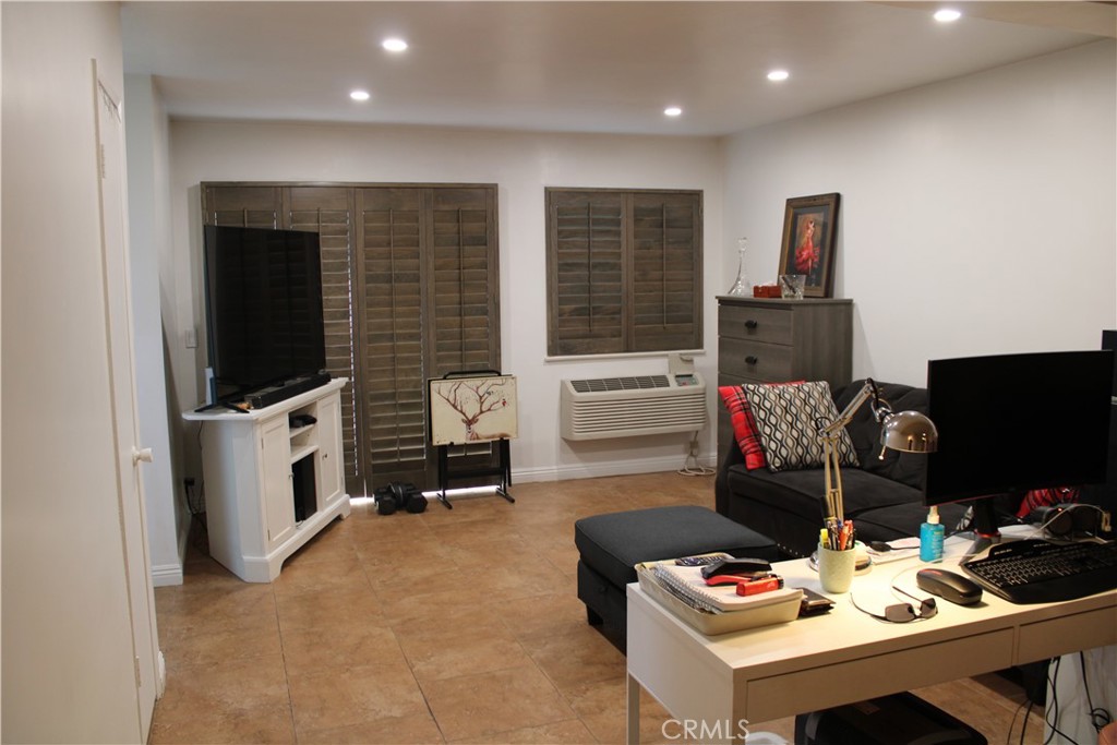 Residential for sale at 635 N Bristol, Santa Ana CA featuring 1 bed and 1 bath