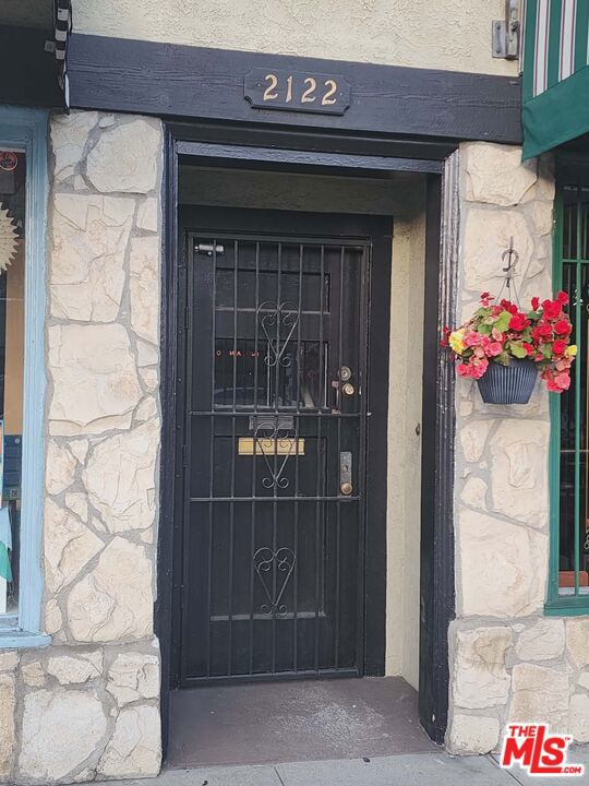 Residential Lease for rent at 2122 N Hillhurst Avenue, Los Angeles, Los Angeles County CA featuring 3 beds and 3 baths