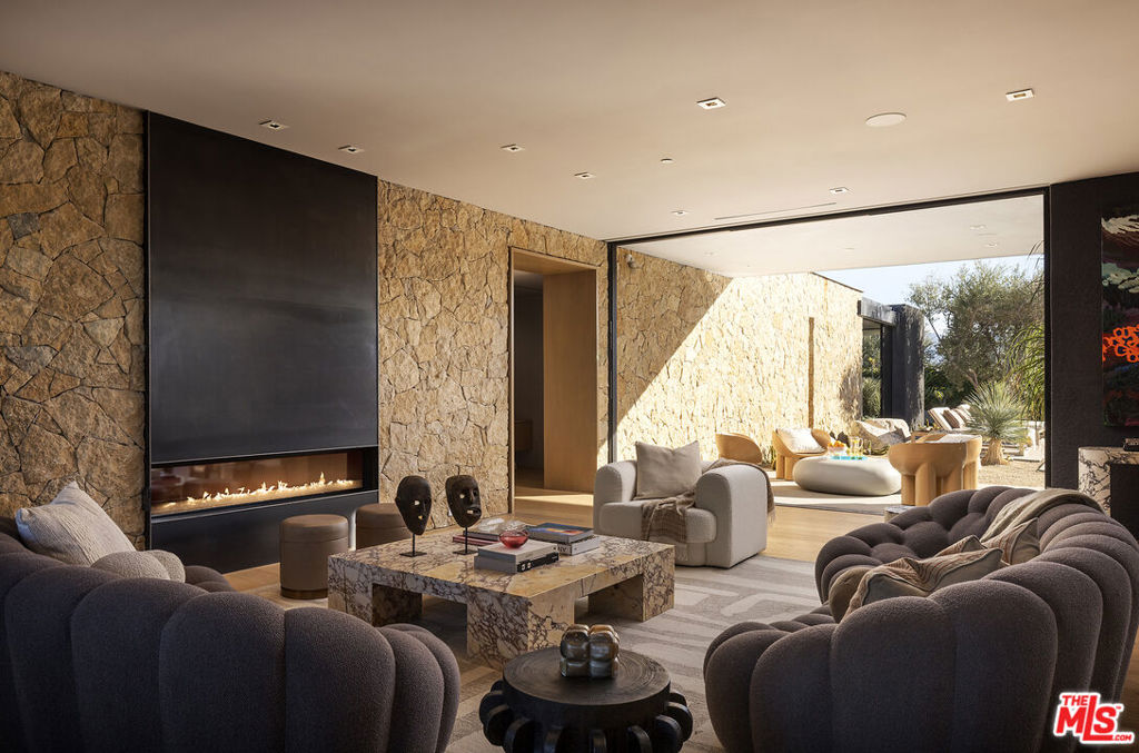 Residential for sale at 2 Echo Lane, Rancho Mirage CA featuring 4 beds and 5 baths