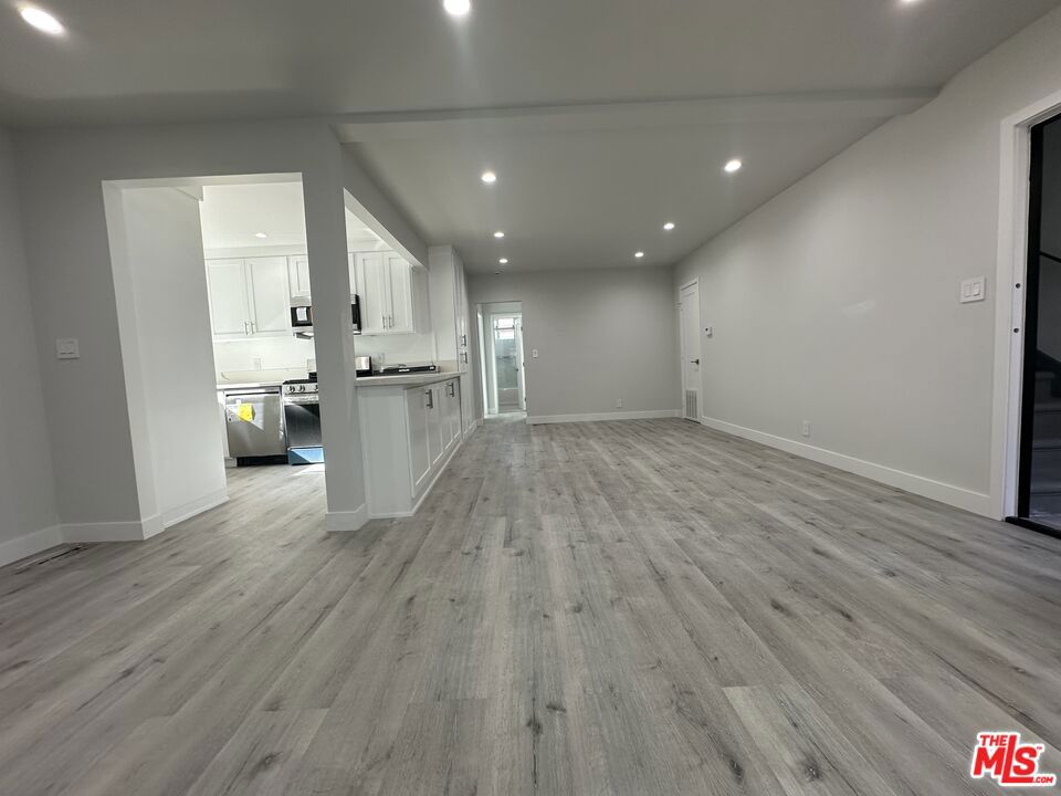 Residential Lease for rent at 8360 blackburn Avenue 3, Los Angeles, Los Angeles County CA featuring 2 beds and 2 baths